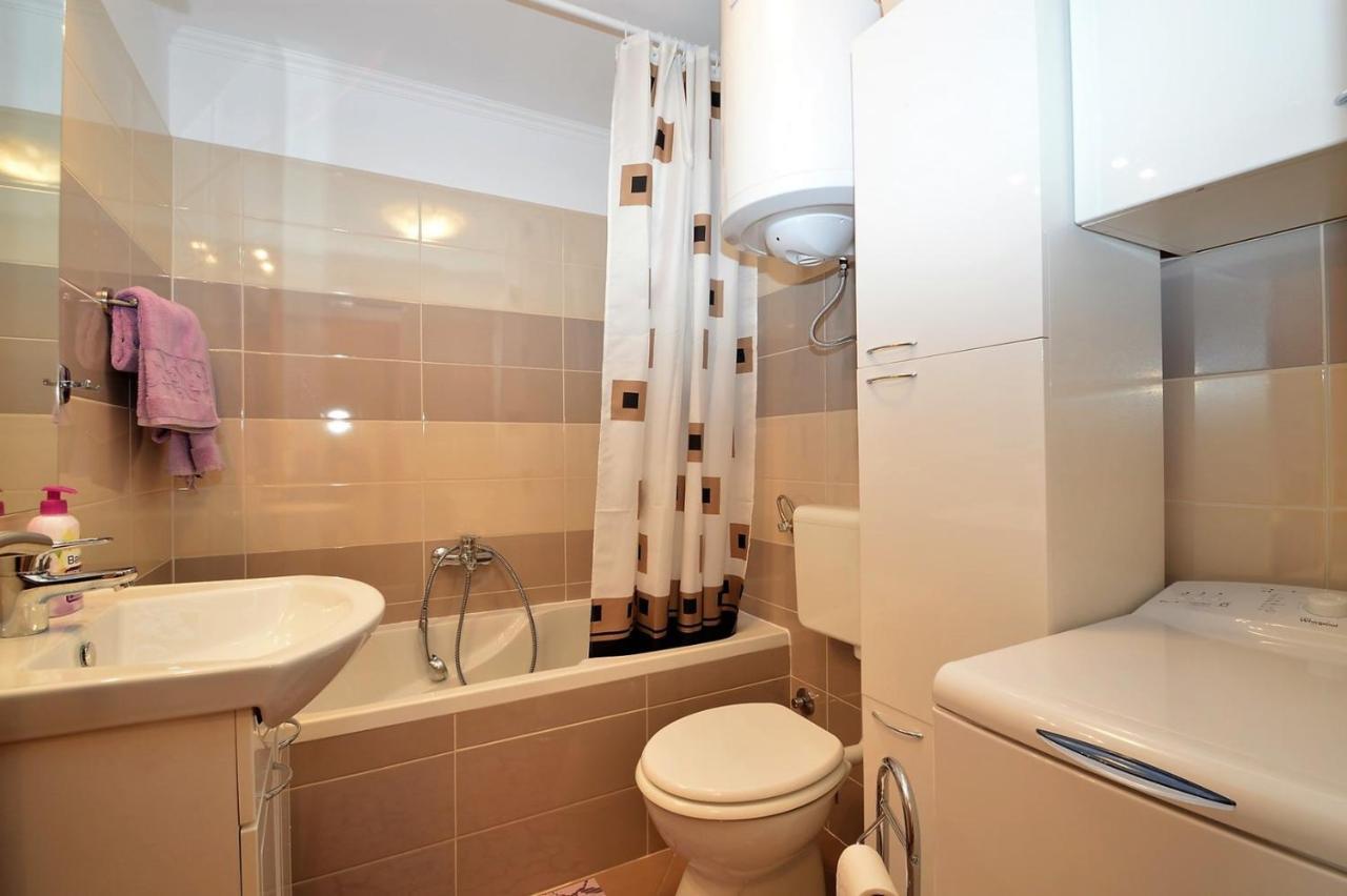 Apartment Hrasta Vrana  Bagian luar foto