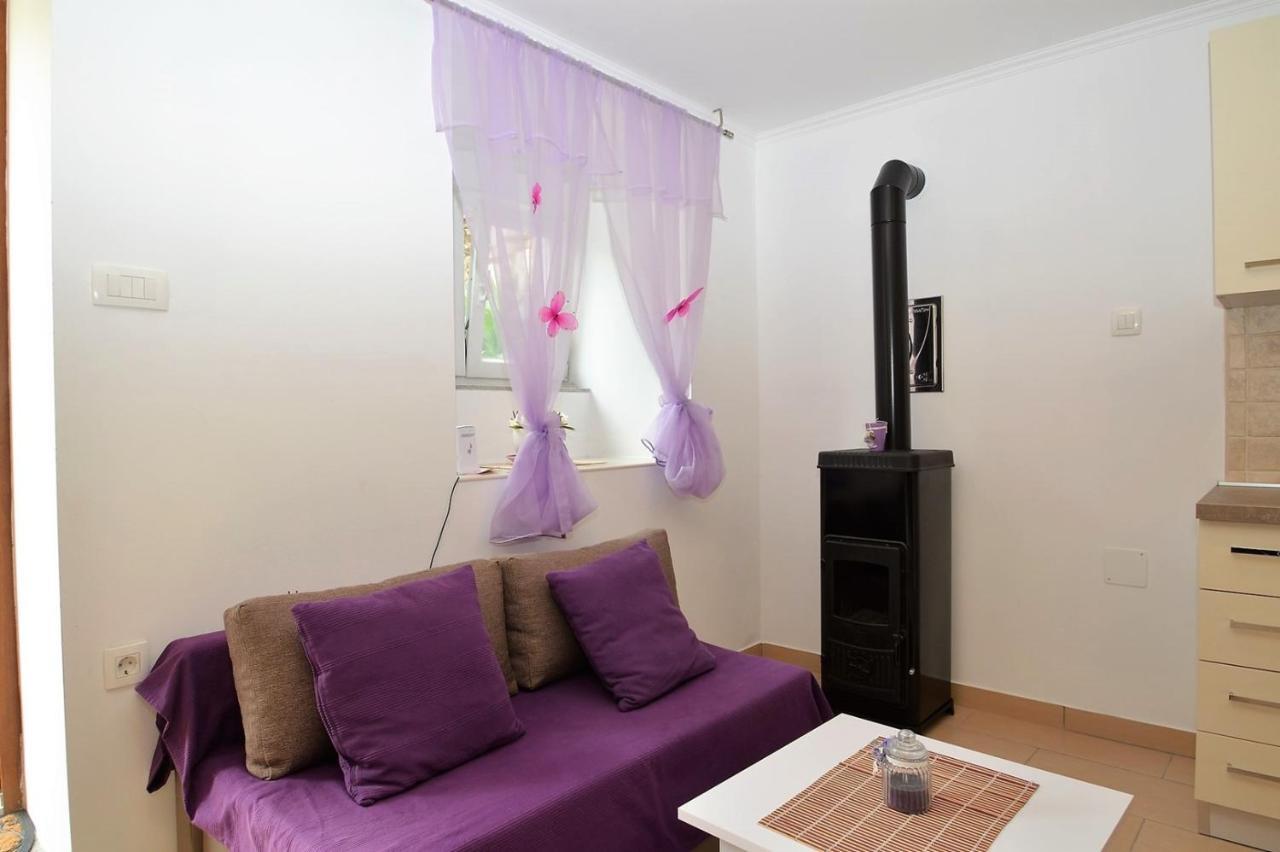 Apartment Hrasta Vrana  Bagian luar foto