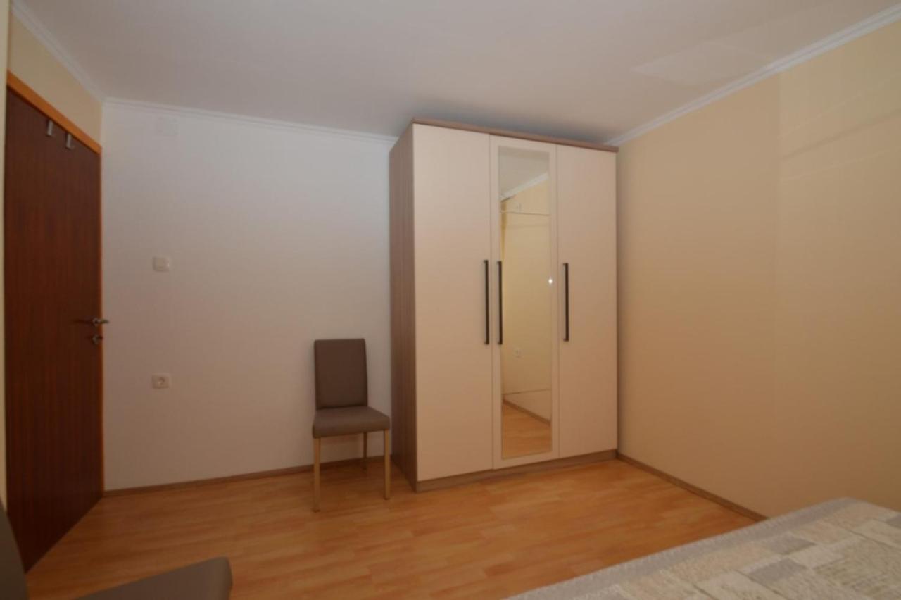 Apartment Hrasta Vrana  Bagian luar foto
