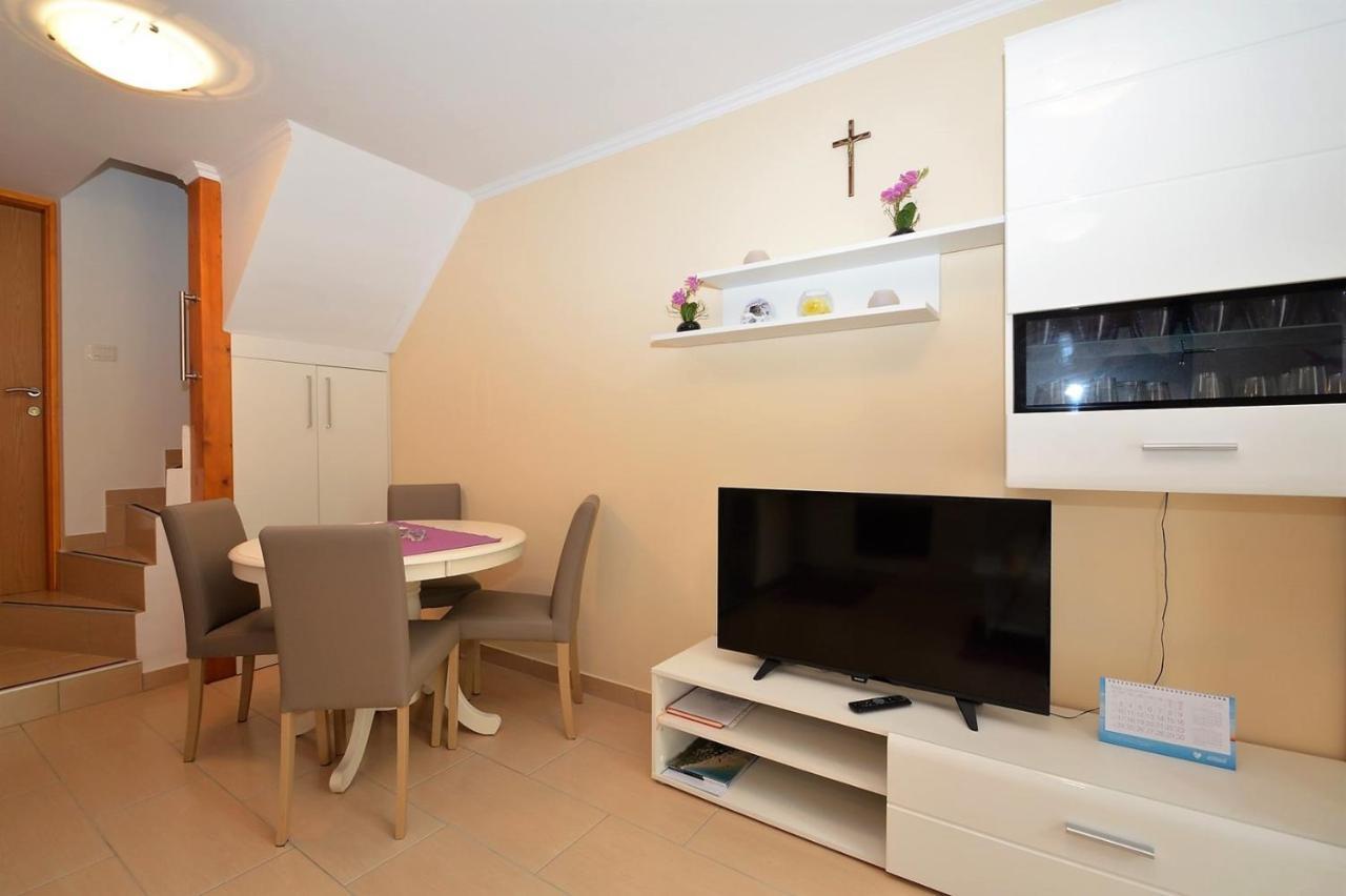 Apartment Hrasta Vrana  Bagian luar foto