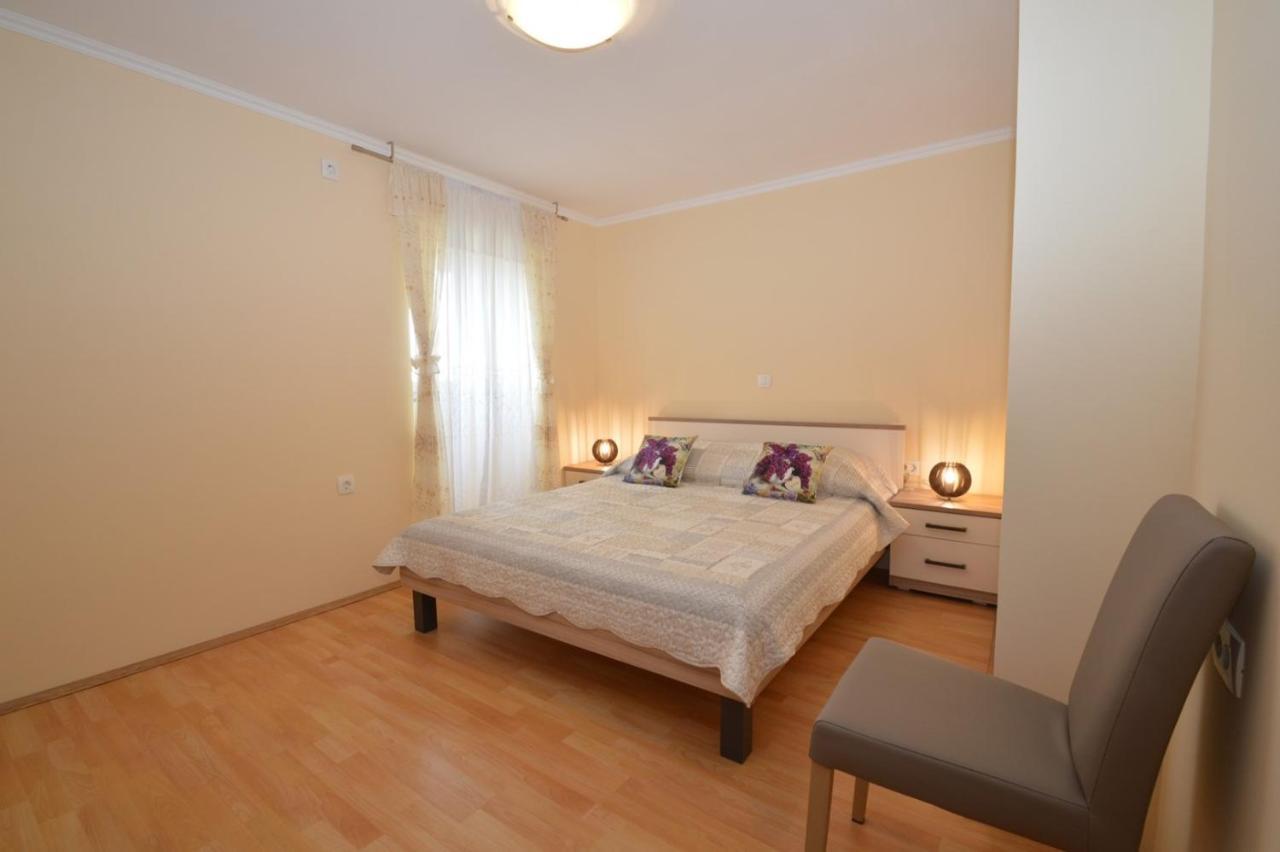Apartment Hrasta Vrana  Bagian luar foto