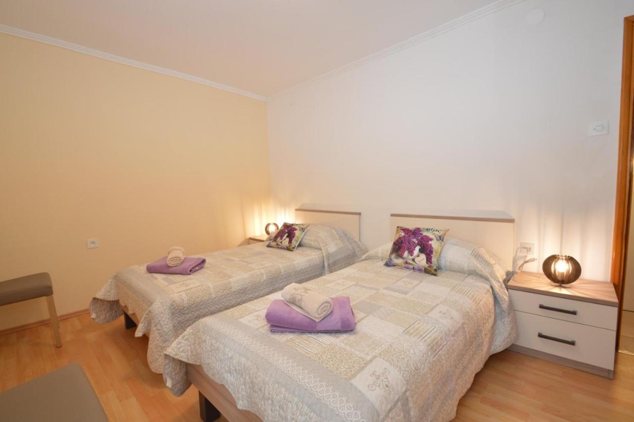 Apartment Hrasta Vrana  Bagian luar foto