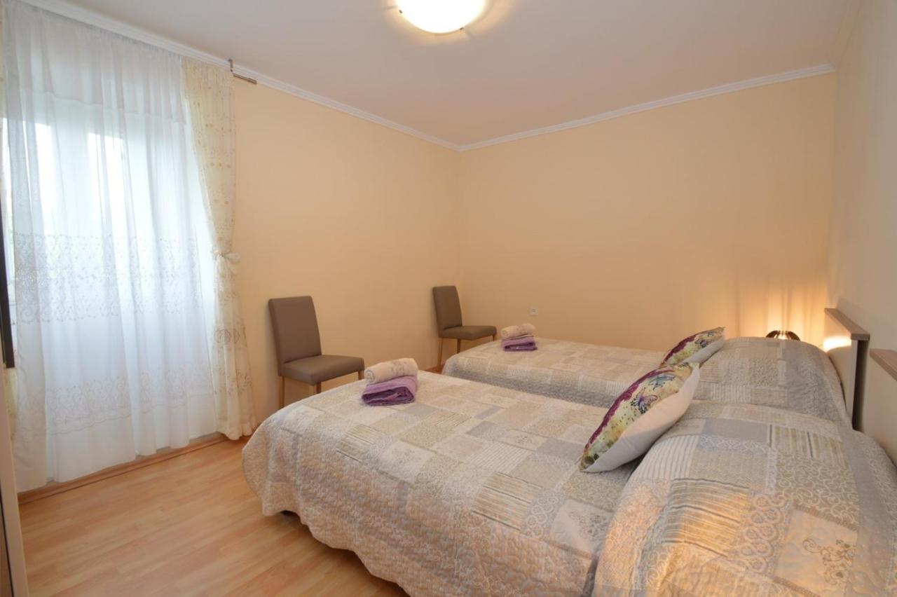 Apartment Hrasta Vrana  Bagian luar foto