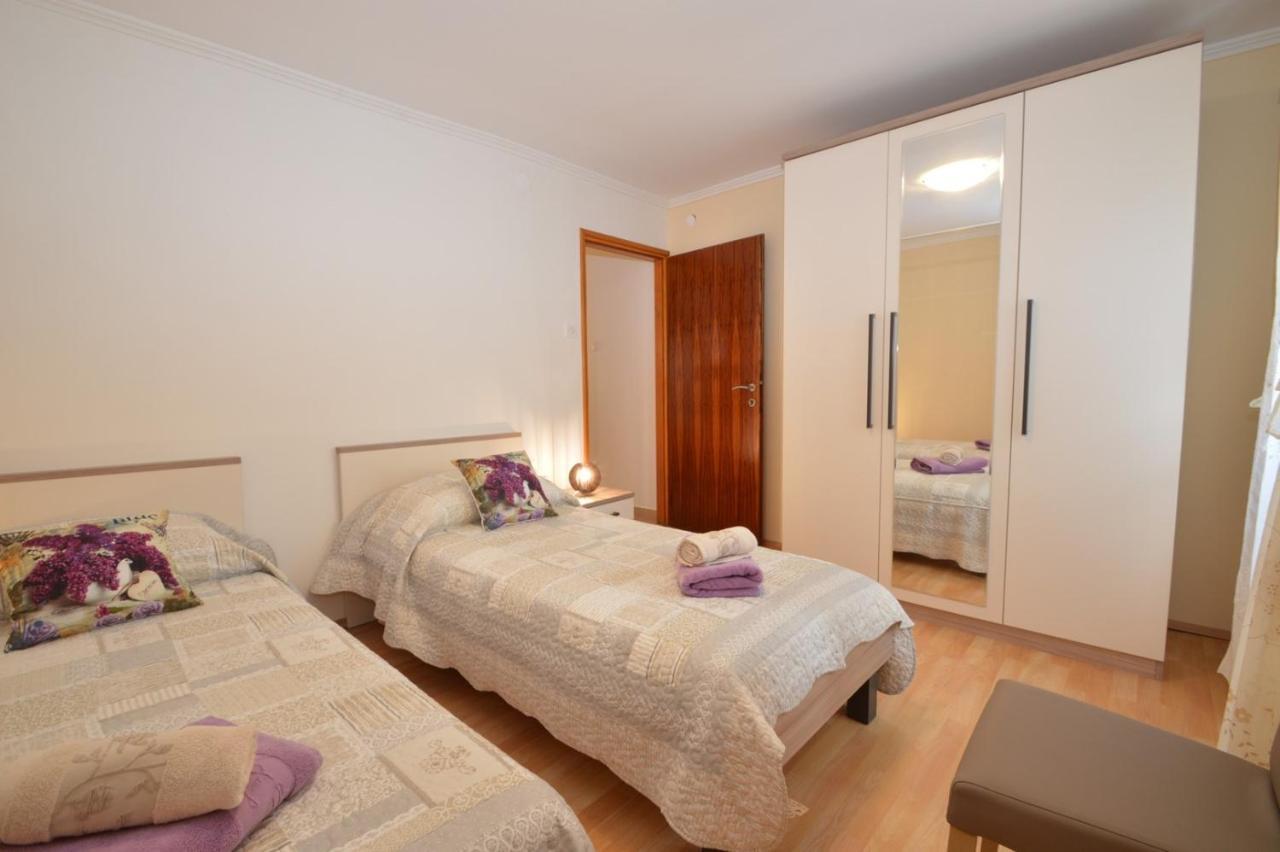 Apartment Hrasta Vrana  Bagian luar foto