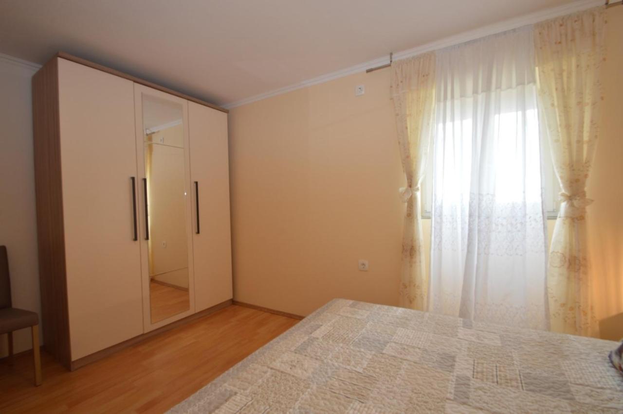 Apartment Hrasta Vrana  Bagian luar foto