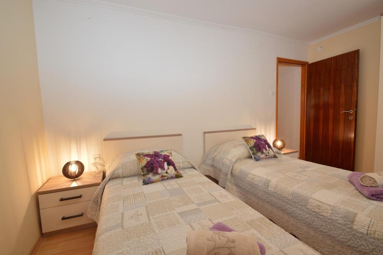 Apartment Hrasta Vrana  Bagian luar foto