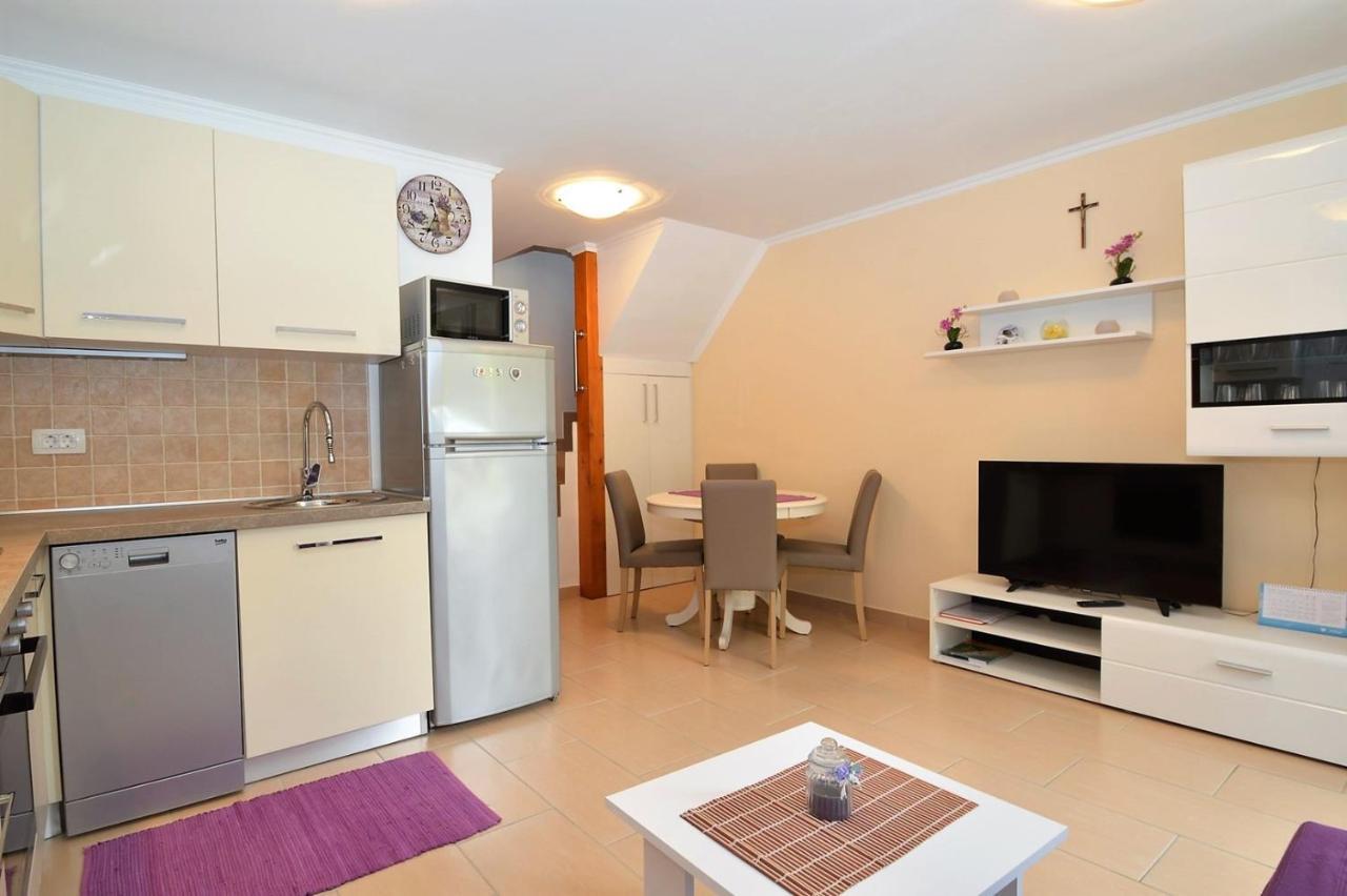 Apartment Hrasta Vrana  Bagian luar foto