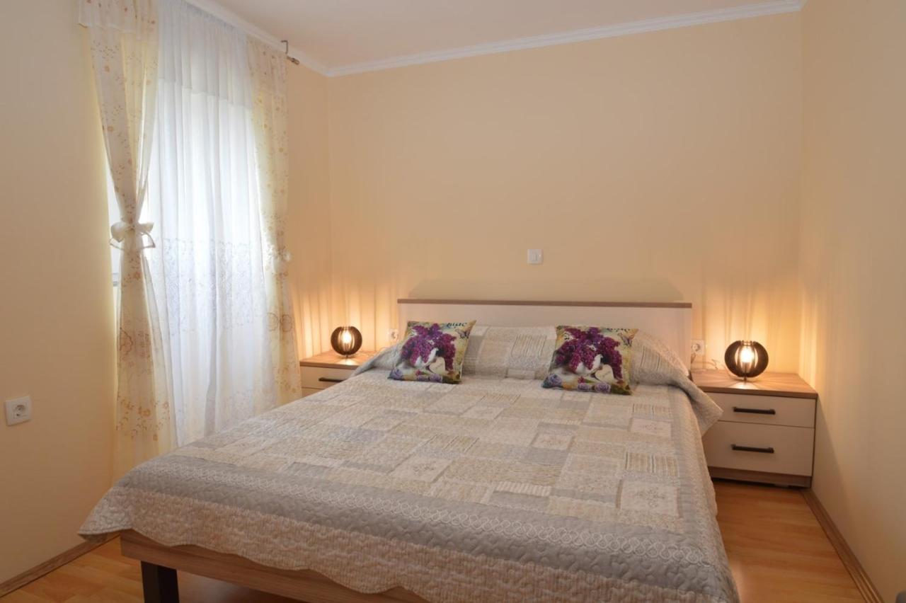 Apartment Hrasta Vrana  Bagian luar foto